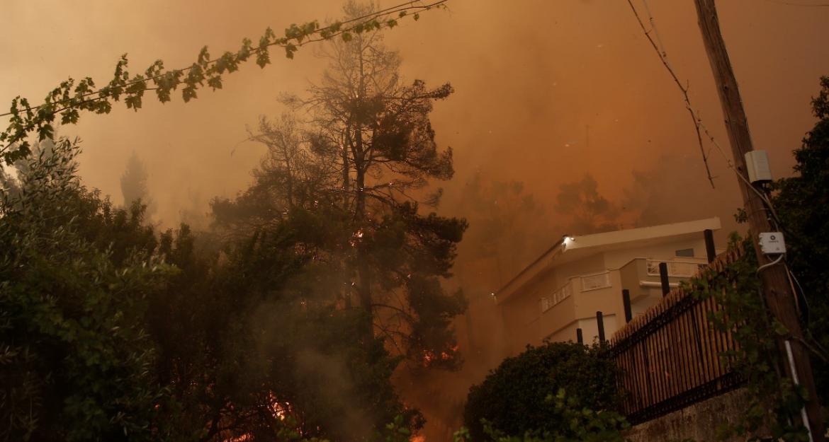 Σταμάτα: Ενισχύονται οι δυνάμεις πυρόσβεσης, κοντά σε σπίτια οι φλόγες -Έκτακτη ενημέρωση από Χαρδαλιά