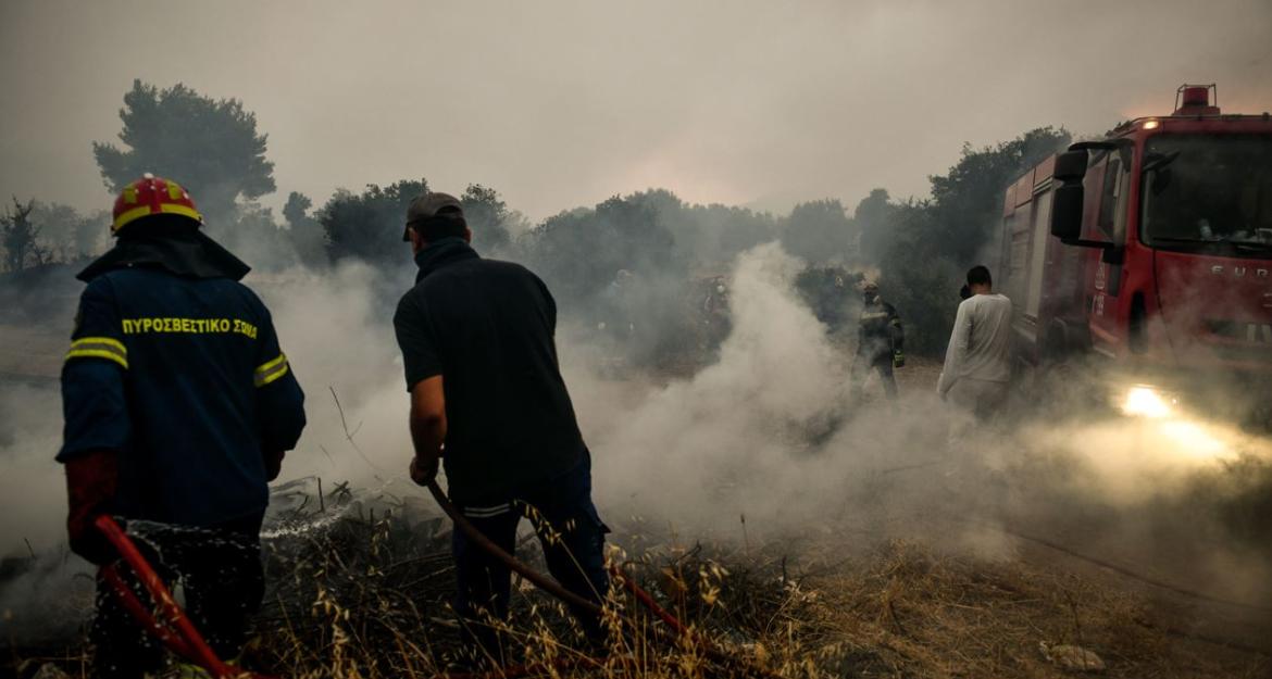 Βίλια: Στο όρος Πατέρας, προς το Πεδίο Βολής Μεγάρων, το μεγάλο μέτωπο - Δεν κινδυνεύουν οικισμοί