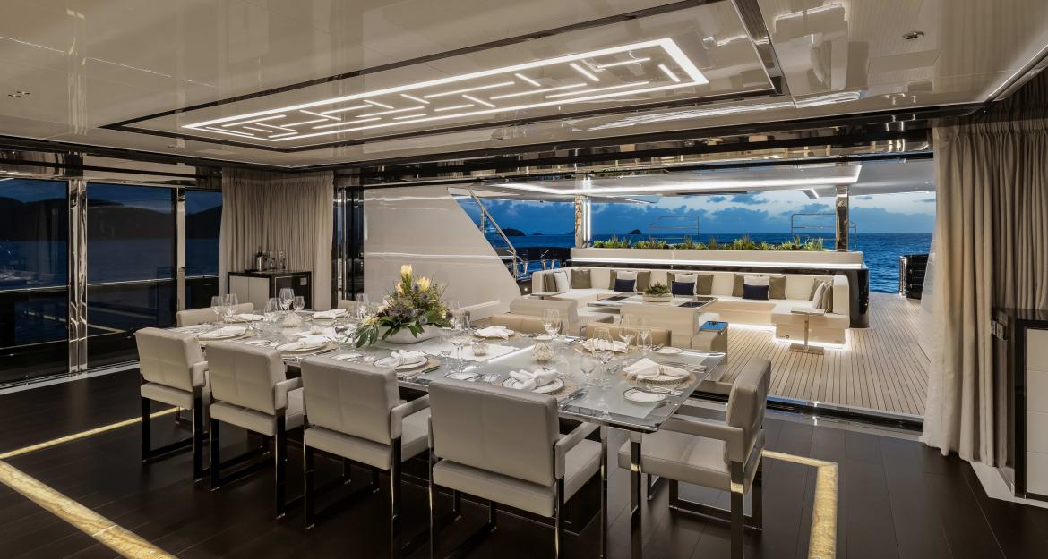 Το νέο superyacht Resilience έχει την πολυτέλεια ξενοδοχείου 5 αστέρων