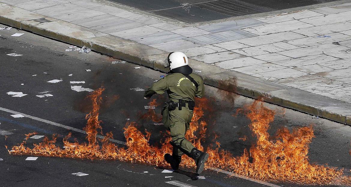 Φωτορεπορτάζ: Πορεία κι επεισόδια στο κέντρο της Αθήνας