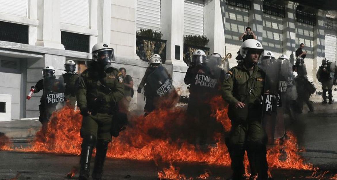 Φωτορεπορτάζ: Πορεία κι επεισόδια στο κέντρο της Αθήνας