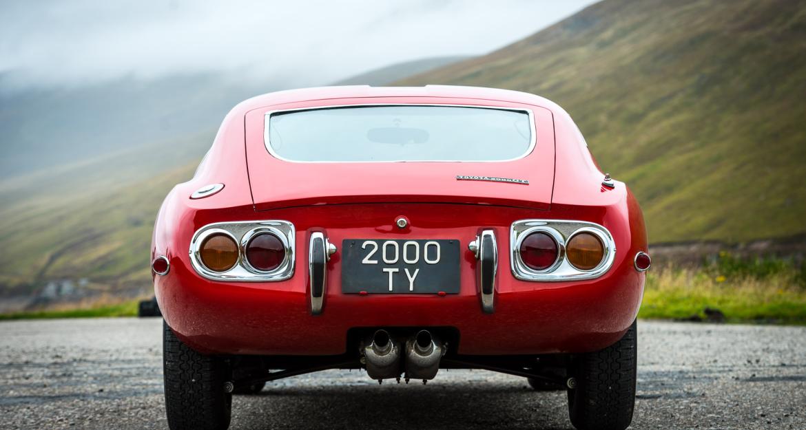 Θύμα πυροβολισμού μια Toyota 2000GT (vid+pics)