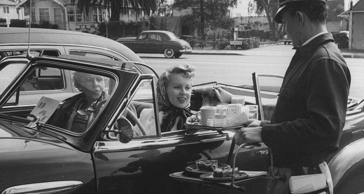 Όταν το αυτοκίνητο ήταν αίθουσα σινεμά (pics)