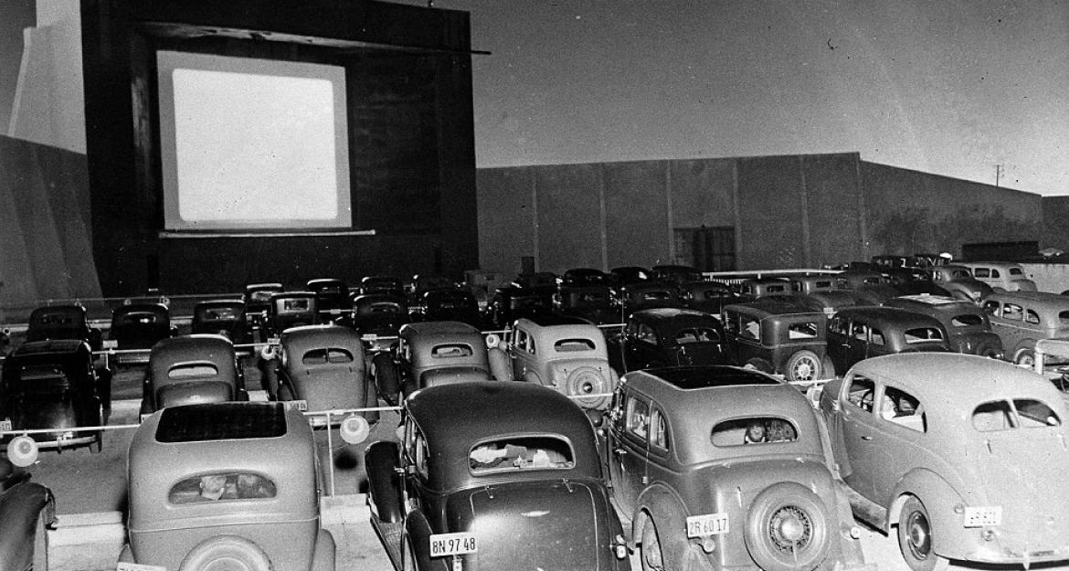 Όταν το αυτοκίνητο ήταν αίθουσα σινεμά (pics)