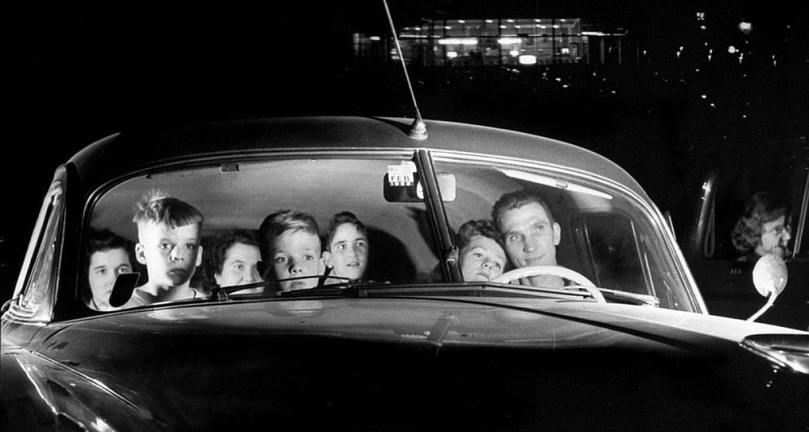 Όταν το αυτοκίνητο ήταν αίθουσα σινεμά (pics)