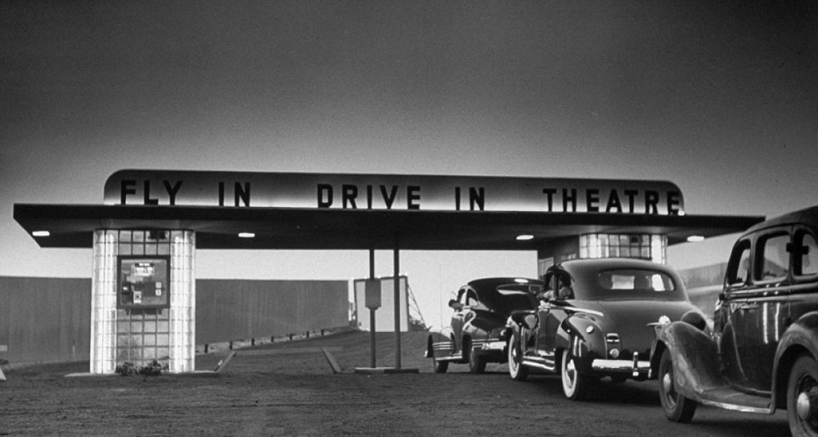 Όταν το αυτοκίνητο ήταν αίθουσα σινεμά (pics)