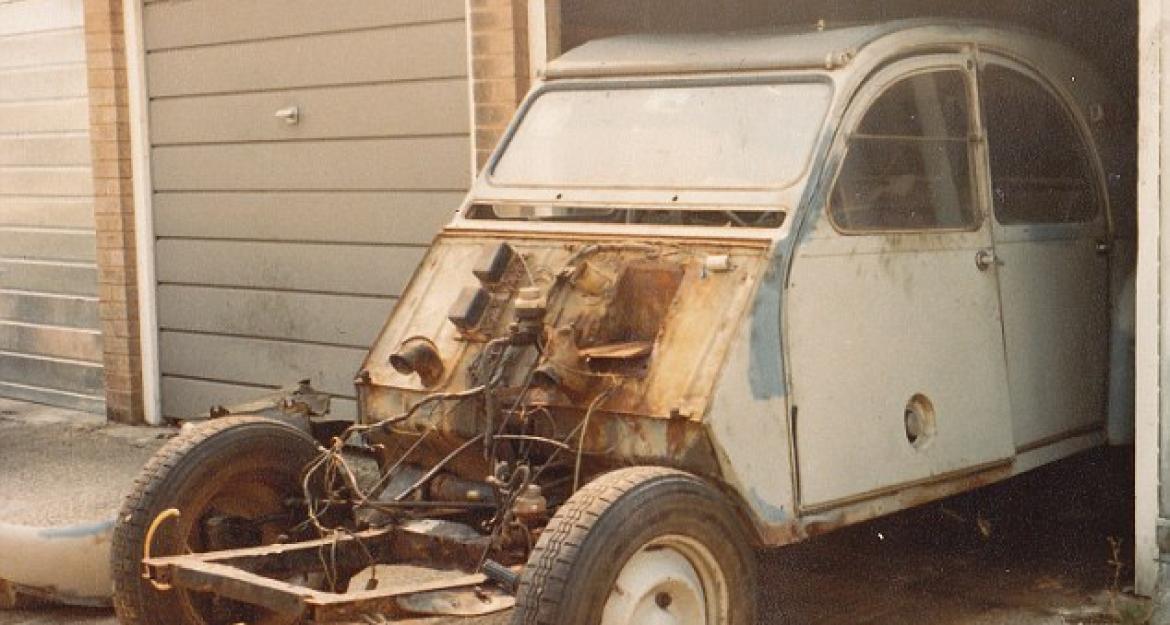 Πέρασε τη Σαχάρα με ένα Citroen 2CV! (pics)