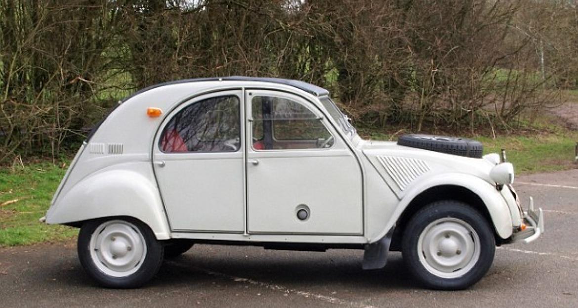 Πέρασε τη Σαχάρα με ένα Citroen 2CV! (pics)