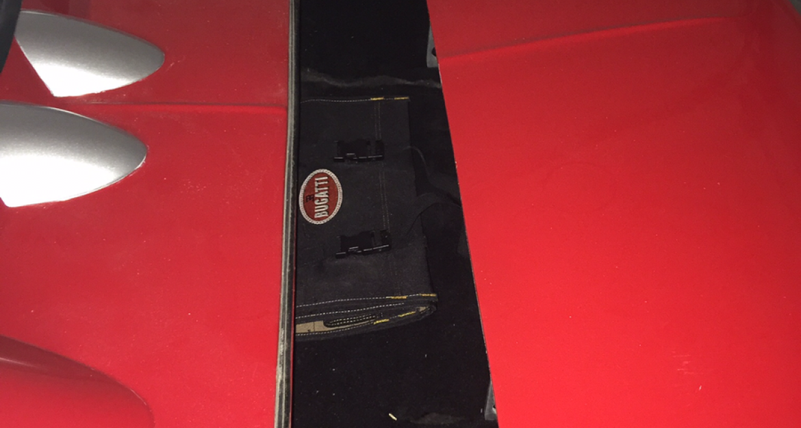 Ένα Ford πωλείται σε τιμή Bugatti (pics)