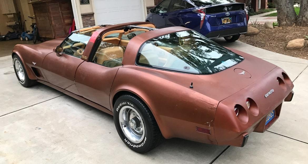 Οι τέσσερις πόρτες κάνουν σπάνια αυτή την Corvette (vid+pics)