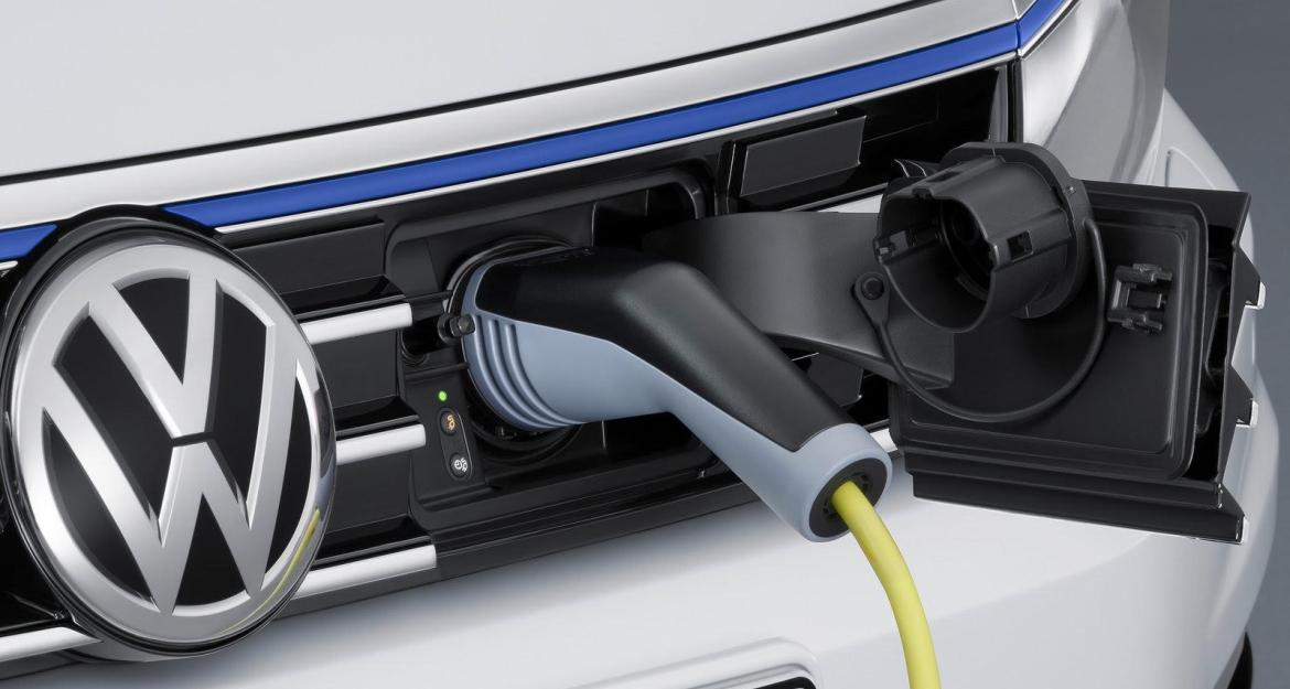  Το VW Passat GTE είναι ο εφιάλτης των πρατηριούχων (pics)