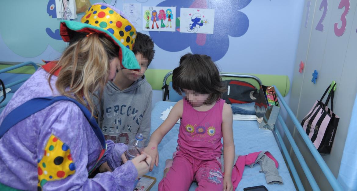 Αποκριάτικες εκπλήξεις και δώρα από τον ΟΠΑΠ στα παιδιά των δύο παιδιατρικών νοσοκομείων