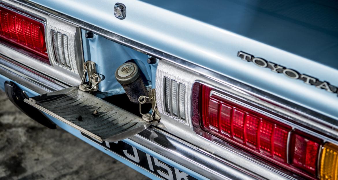 Δεύτερη ευκαιρία στη ζωή για ένα Toyota Crown (pics)