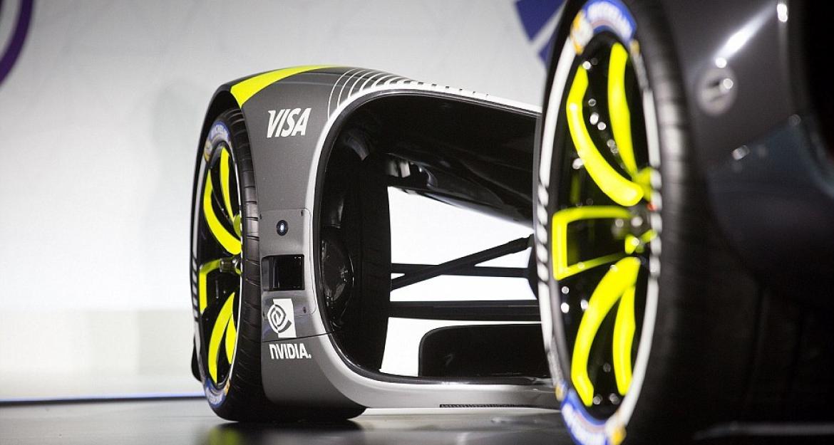 To πρώτο αυτόνομο αγωνιστικό όχημα (vid+pics)