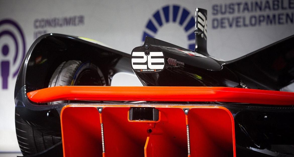 To πρώτο αυτόνομο αγωνιστικό όχημα (vid+pics)