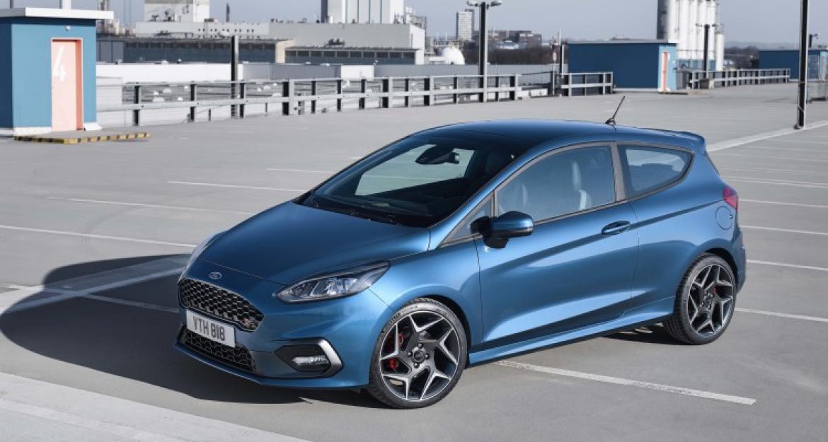  Παρέλαση μοντέλων στο Σαλόνι Αυτοκινήτου της Γενεύης (pics)