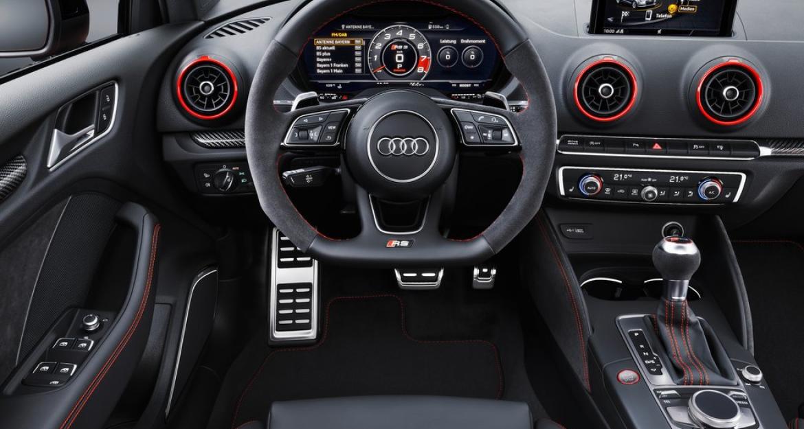 To Audi RS3 Sedan τα έχει τετρακόσια
