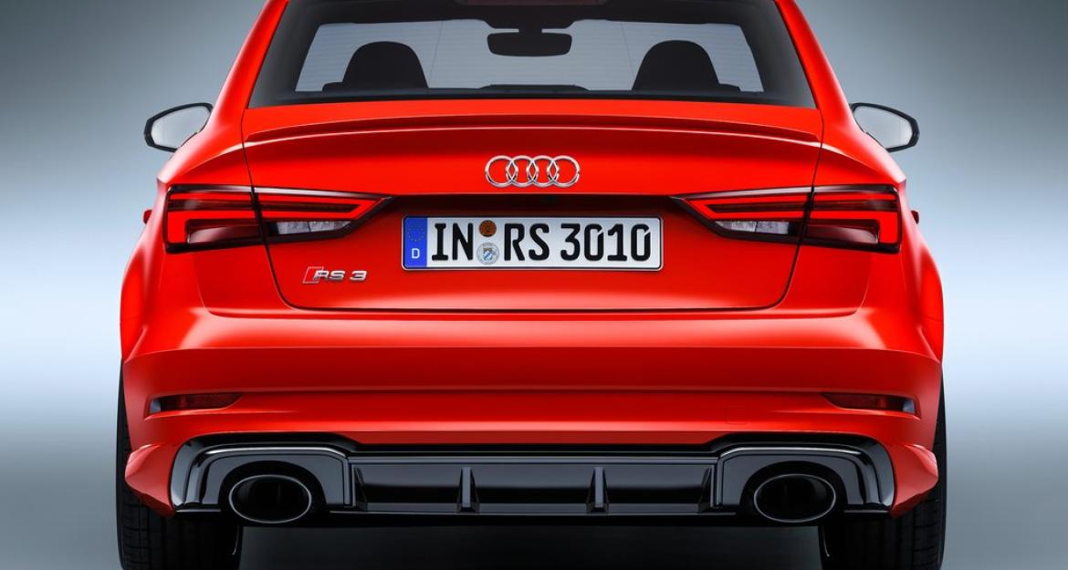 To Audi RS3 Sedan τα έχει τετρακόσια