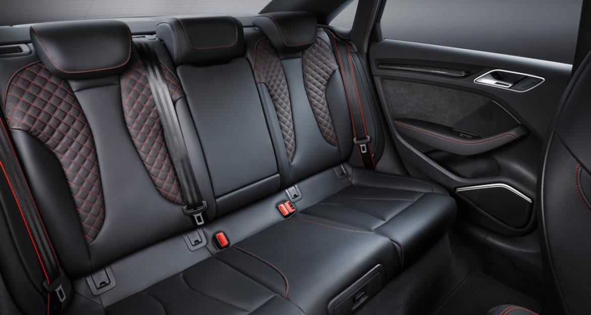 To Audi RS3 Sedan τα έχει τετρακόσια