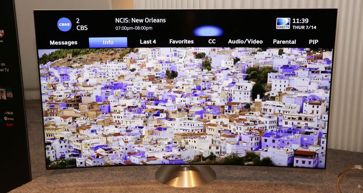 Μόνο η Samsung δεν «σκοτώνει» τις κυρτές τηλεοράσεις