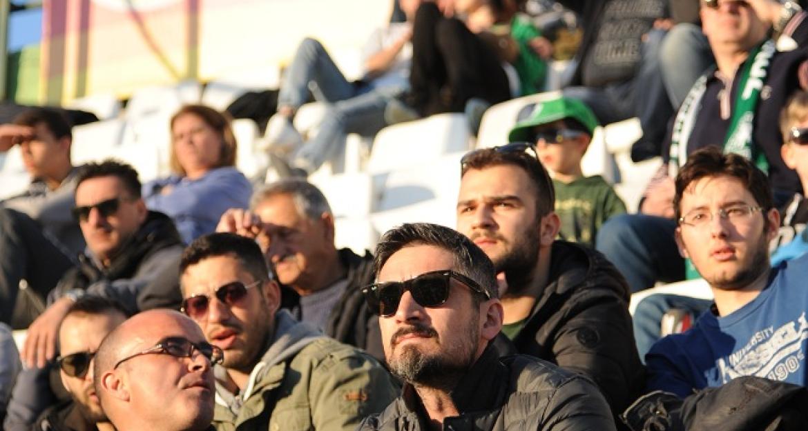 Παρουσία- έκπληξη του Νίκου Λυμπερόπουλου στην παιδική Κερκίδα ΟΠΑΠ