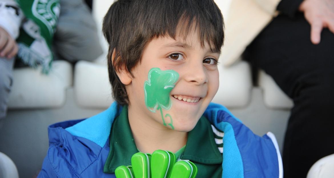 Παρουσία- έκπληξη του Νίκου Λυμπερόπουλου στην παιδική Κερκίδα ΟΠΑΠ