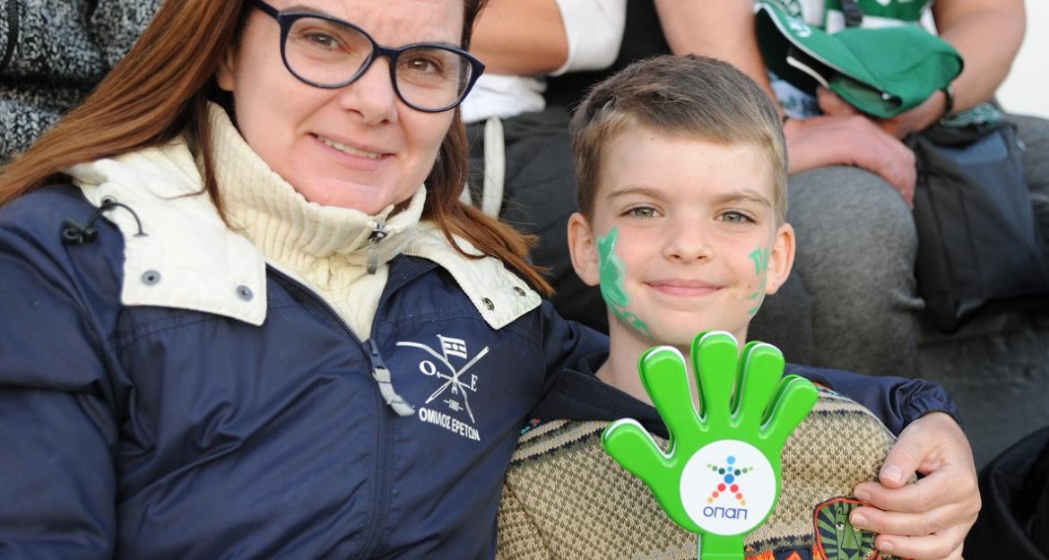 Παρουσία- έκπληξη του Νίκου Λυμπερόπουλου στην παιδική Κερκίδα ΟΠΑΠ