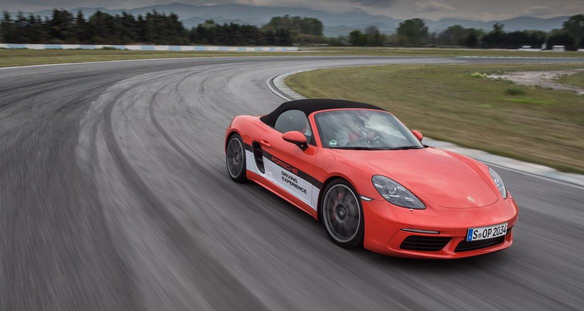 Γκουρμέ μενού με πέντε Porsche στην πίστα των Σερρών