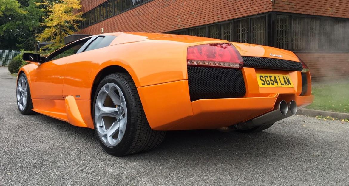 Ξόδεψε 440.000 ευρώ για 400.000 χλμ. με Lamborghini (pics)