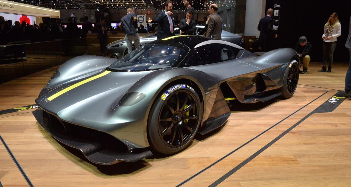 Η Aston Martin που θα φτιαχτεί γύρω από το σώμα σας! (pics)