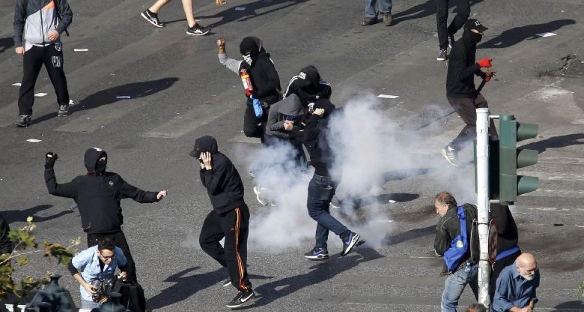 Φωτορεπορτάζ: Πορεία κι επεισόδια στο κέντρο της Αθήνας