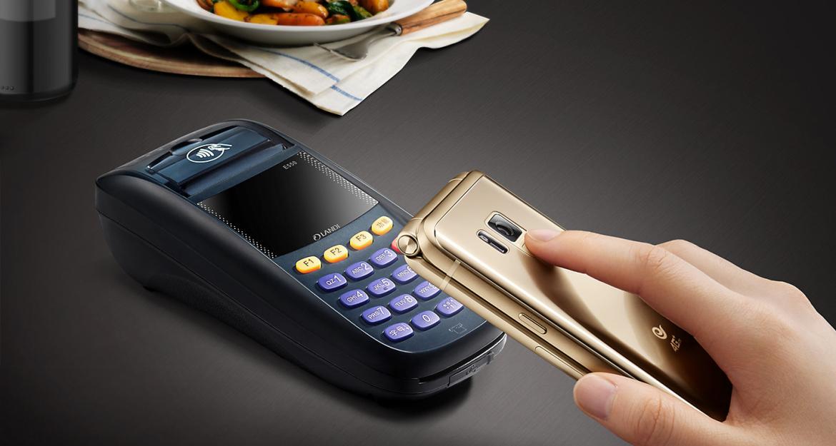 H Samsung κυκλοφορεί νέο flip κινητό εν έτει 2017! (pics)