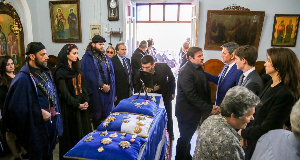 Στην κρητική γη αναπαύεται ο Κωνσταντίνος Μητσοτάκης (pics)