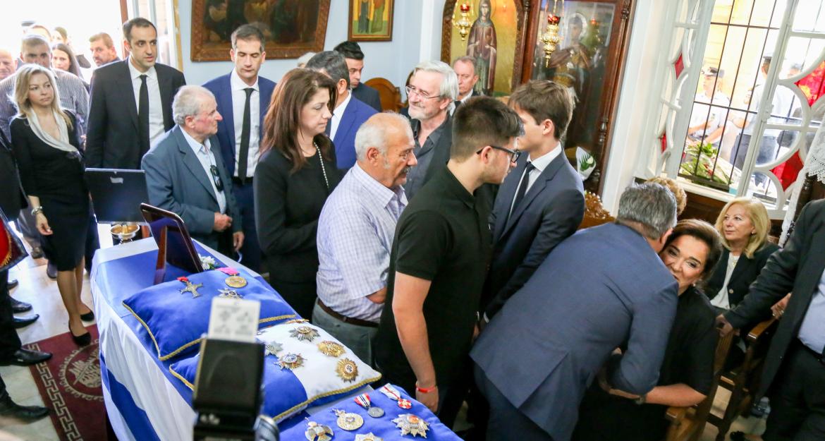 Στην κρητική γη αναπαύεται ο Κωνσταντίνος Μητσοτάκης (pics)