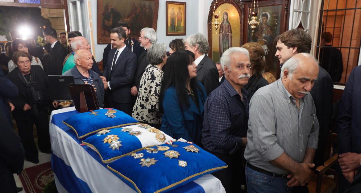 Στην κρητική γη αναπαύεται ο Κωνσταντίνος Μητσοτάκης (pics)