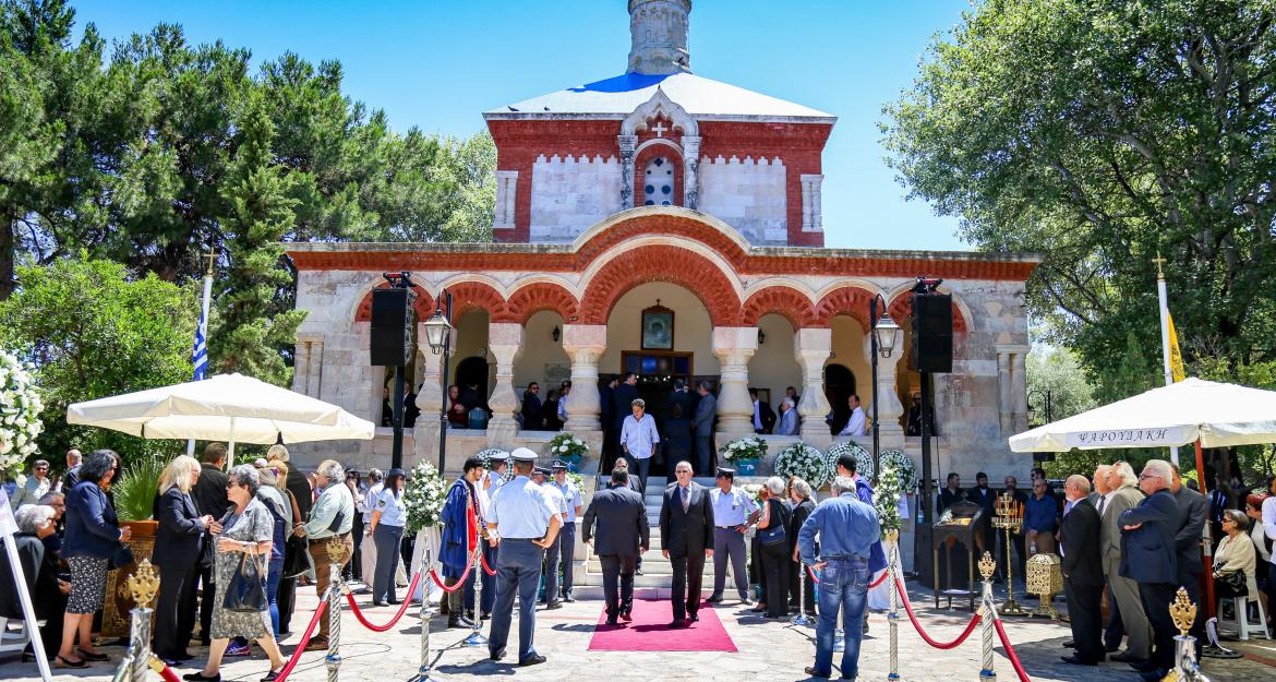 Στην κρητική γη αναπαύεται ο Κωνσταντίνος Μητσοτάκης (pics)