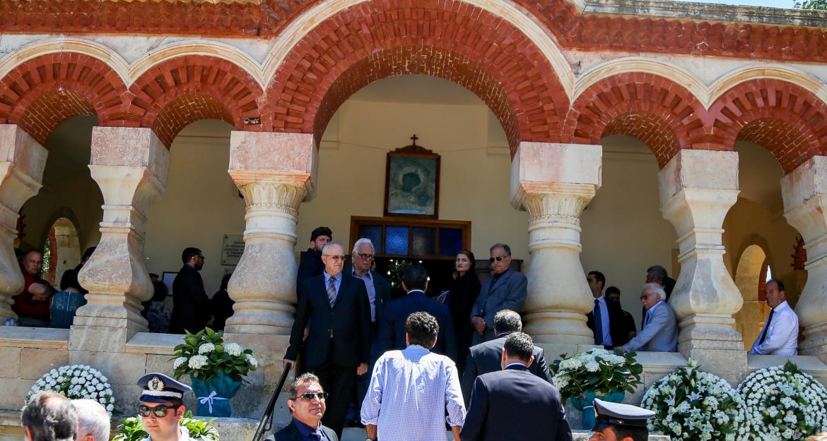 Στην κρητική γη αναπαύεται ο Κωνσταντίνος Μητσοτάκης (pics)