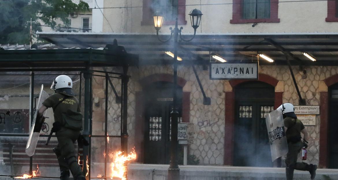 Επεισόδια στο Μενίδι - Μολότοφ και πετροπόλεμος (pics)