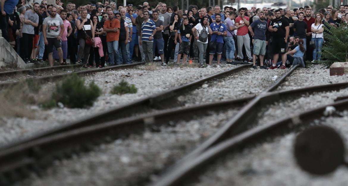 Επεισόδια στο Μενίδι - Μολότοφ και πετροπόλεμος (pics)
