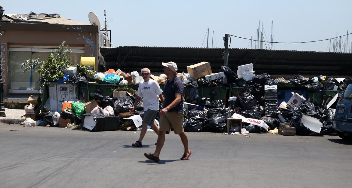 Ιατρικός Σύλλογος Πειραιά: Κίνδυνος για την δημόσια υγεία τα σκουπίδια