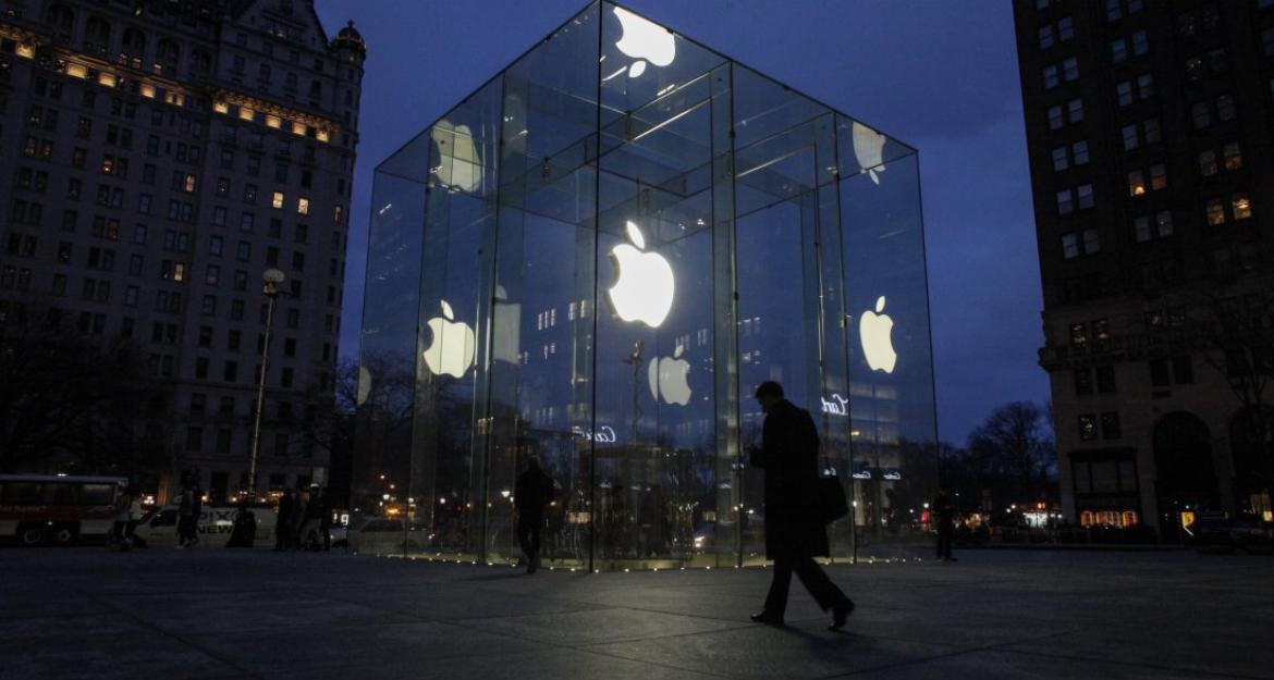 Φεύγει ο «κύβος» της Apple από το Μανχάταν (pics)