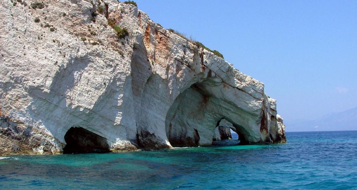 Πώς να κάνετε χολιγουντιανές διακοπές στα ελληνικά νησιά