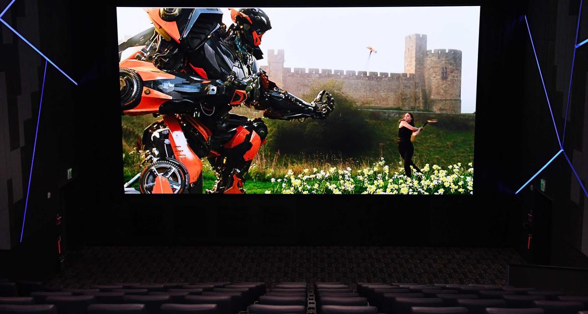 Η πρώτη παγκοσμίως Cinema LED οθόνη «δια χειρός» Samsung