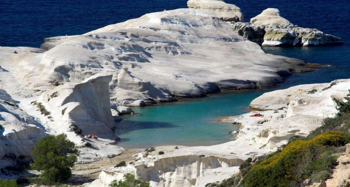 Forbes: Η Μήλος στους 6 καλύτερους καλοκαιρινούς προορισμούς (pics)