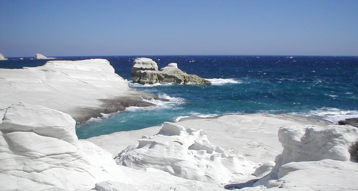 Forbes: Η Μήλος στους 6 καλύτερους καλοκαιρινούς προορισμούς (pics)