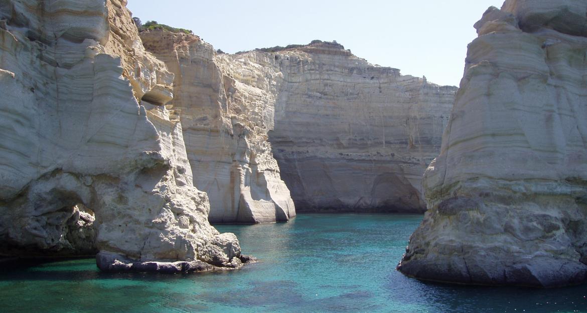 Forbes: Η Μήλος στους 6 καλύτερους καλοκαιρινούς προορισμούς (pics)