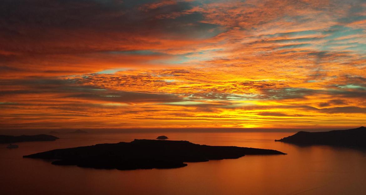 Πώς να κάνετε χολιγουντιανές διακοπές στα ελληνικά νησιά