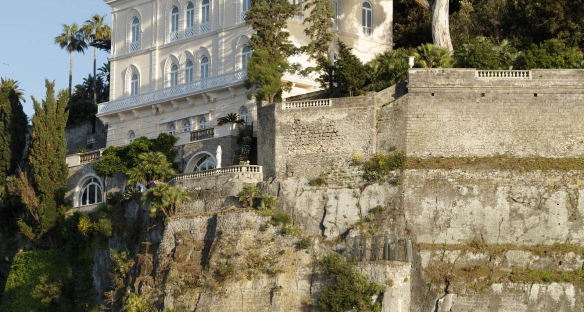 «Ενοικιάζεται» το εξοχικό της πλουσιότερης οικογένειας στον κόσμο (pics)