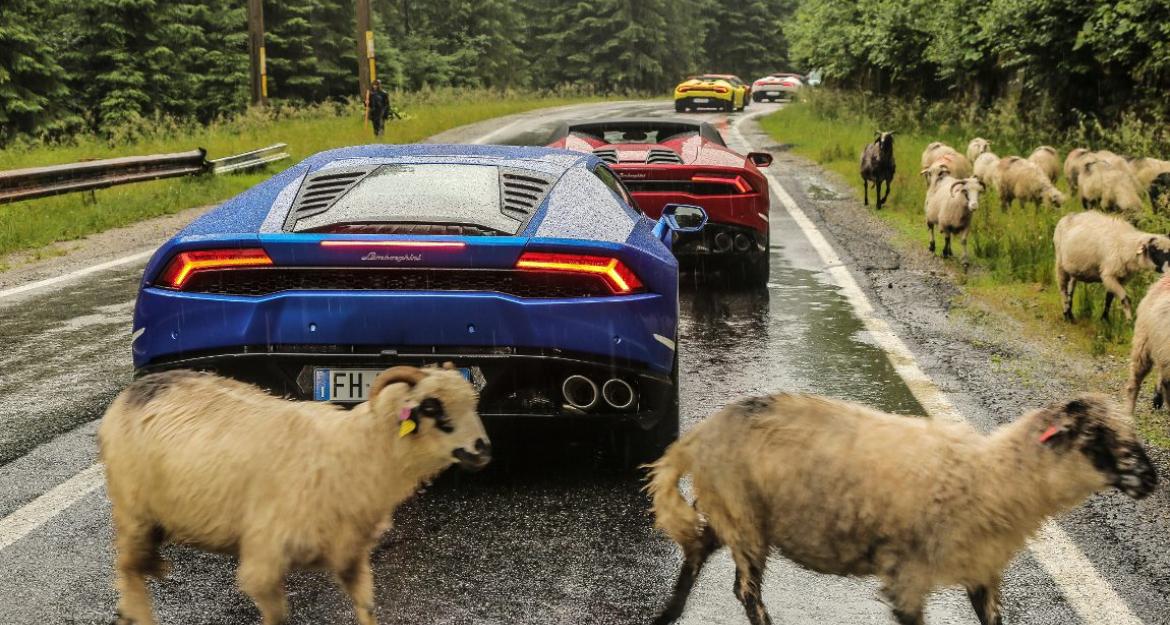 Έξι Lamborghini στην πατρίδα του Κόμη Δράκουλα (pics)