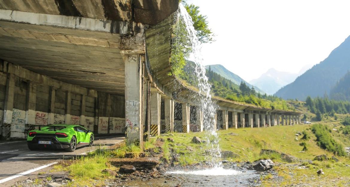 Έξι Lamborghini στην πατρίδα του Κόμη Δράκουλα (pics)